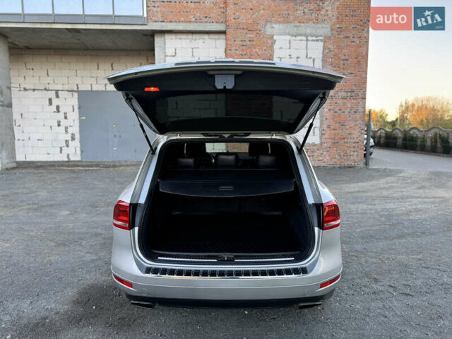 Фольксваген Туарег 2010 в Хмельницком на Automoto.ua Серый Фольксваген Туарег, объемом двигателя 2.97 л и пробегом 317 тыс. км за 15500 $, фото 32 на Automoto.ua