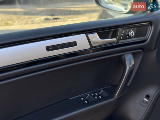 Сірий Фольксваген Туарег, об'ємом двигуна 3 л та пробігом 218 тис. км за 15700 $, фото 19 на Automoto.ua