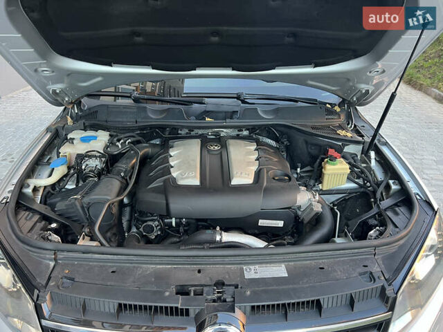 Серый Фольксваген Туарег, объемом двигателя 3 л и пробегом 317 тыс. км за 16499 $, фото 44 на Automoto.ua