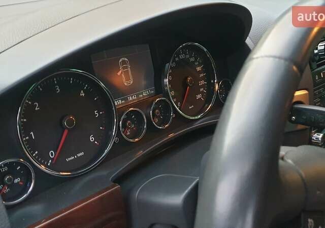 Серый Фольксваген Туарег, объемом двигателя 3 л и пробегом 225 тыс. км за 16900 $, фото 3 на Automoto.ua