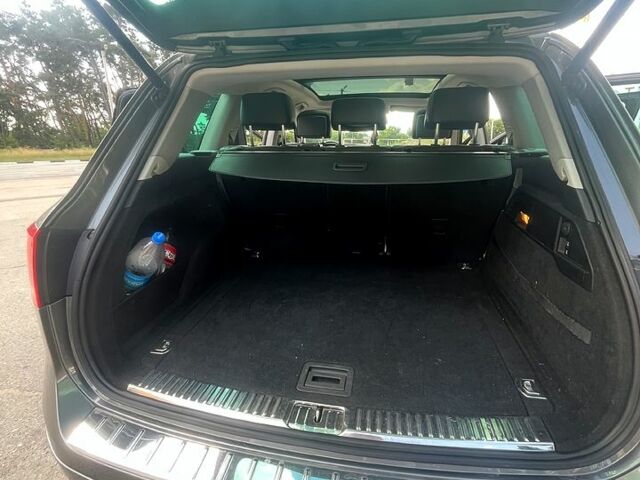 Серый Фольксваген Туарег, объемом двигателя 3 л и пробегом 239 тыс. км за 20000 $, фото 7 на Automoto.ua