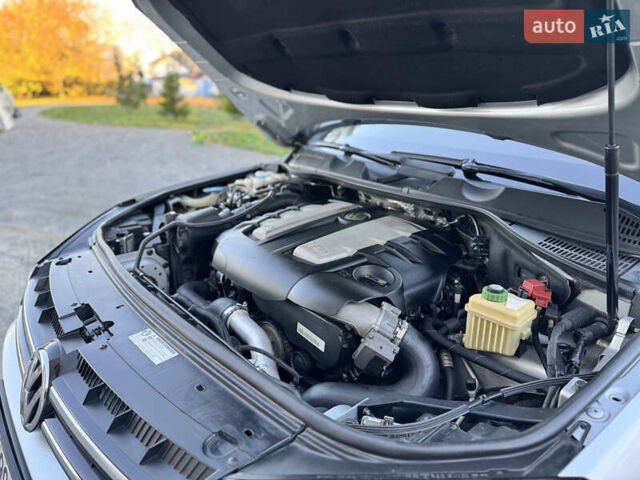 Фольксваген Туарег 2010 в Хмельницком на Automoto.ua Серый Фольксваген Туарег, объемом двигателя 2.97 л и пробегом 317 тыс. км за 15500 $, фото 25 на Automoto.ua