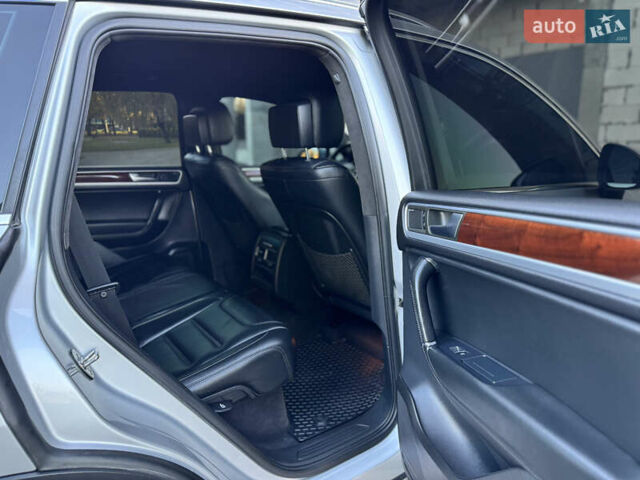 Фольксваген Туарег 2010 в Хмельницком на Automoto.ua Серый Фольксваген Туарег, объемом двигателя 2.97 л и пробегом 317 тыс. км за 15500 $, фото 76 на Automoto.ua
