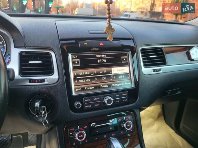 Серый Фольксваген Туарег, объемом двигателя 3 л и пробегом 310 тыс. км за 18500 $, фото 24 на Automoto.ua