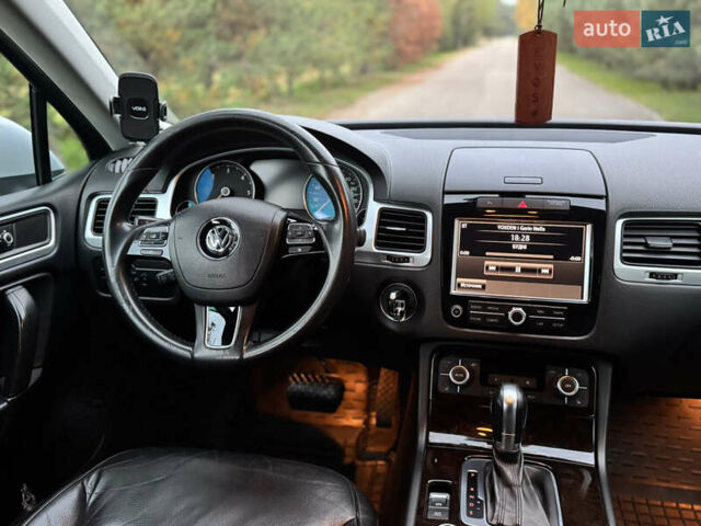 Серый Фольксваген Туарег, объемом двигателя 2.97 л и пробегом 360 тыс. км за 15300 $, фото 17 на Automoto.ua