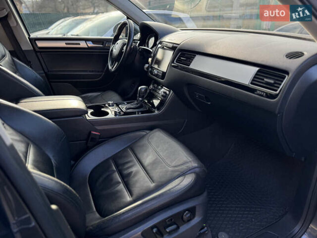 Сірий Фольксваген Туарег, об'ємом двигуна 3 л та пробігом 218 тис. км за 15700 $, фото 28 на Automoto.ua