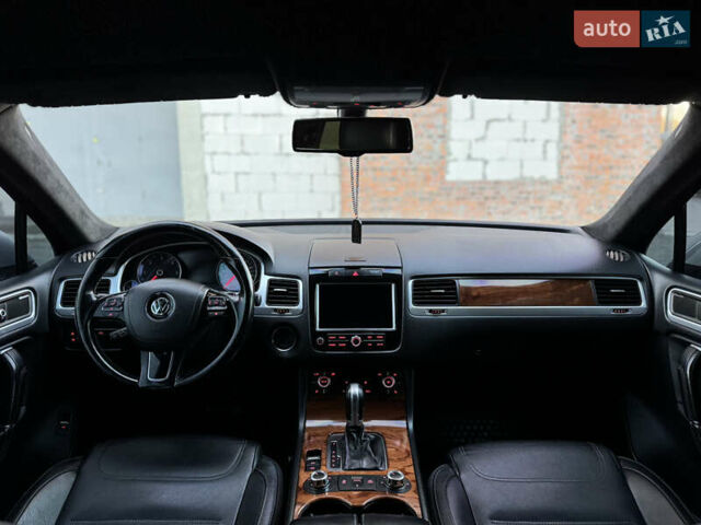 Фольксваген Туарег 2010 в Хмельницком на Automoto.ua Серый Фольксваген Туарег, объемом двигателя 2.97 л и пробегом 317 тыс. км за 15500 $, фото 47 на Automoto.ua