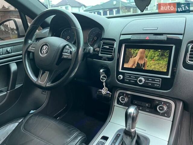 Серый Фольксваген Туарег, объемом двигателя 3 л и пробегом 298 тыс. км за 15500 $, фото 21 на Automoto.ua