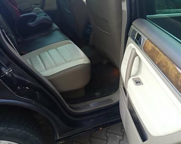 Серый Фольксваген Туарег, объемом двигателя 2.97 л и пробегом 301 тыс. км за 13500 $, фото 12 на Automoto.ua