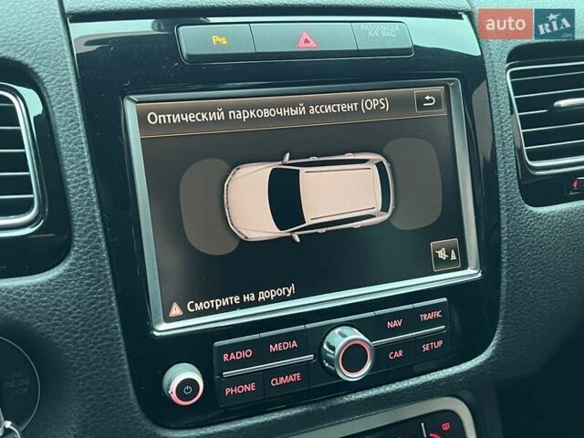 Серый Фольксваген Туарег, объемом двигателя 3 л и пробегом 298 тыс. км за 15500 $, фото 31 на Automoto.ua