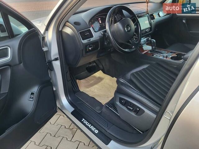 Серый Фольксваген Туарег, объемом двигателя 3 л и пробегом 310 тыс. км за 18500 $, фото 28 на Automoto.ua