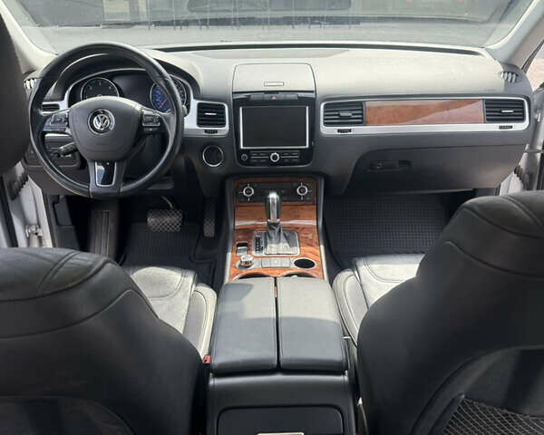 Сірий Фольксваген Туарег, об'ємом двигуна 2.97 л та пробігом 260 тис. км за 17999 $, фото 36 на Automoto.ua