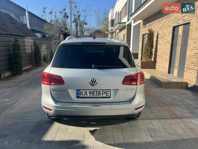 Серый Фольксваген Туарег, объемом двигателя 2.97 л и пробегом 299 тыс. км за 15500 $, фото 5 на Automoto.ua