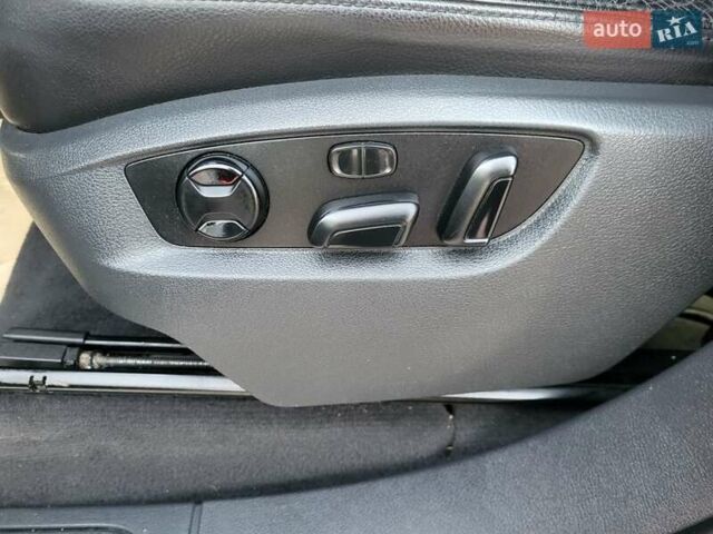 Серый Фольксваген Туарег, объемом двигателя 3 л и пробегом 310 тыс. км за 18500 $, фото 19 на Automoto.ua