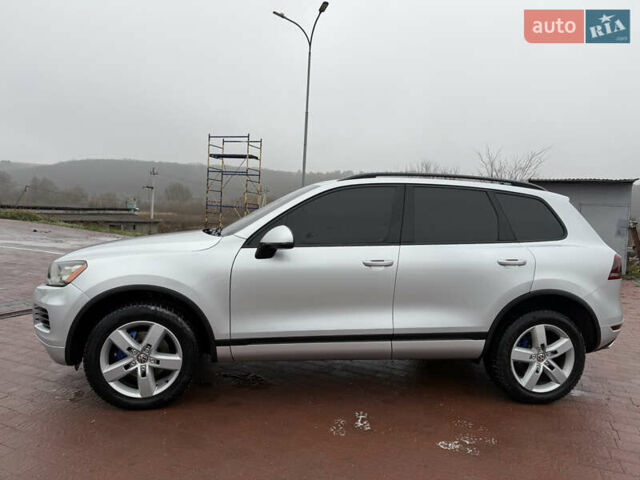 Серый Фольксваген Туарег, объемом двигателя 2.97 л и пробегом 210 тыс. км за 17499 $, фото 2 на Automoto.ua