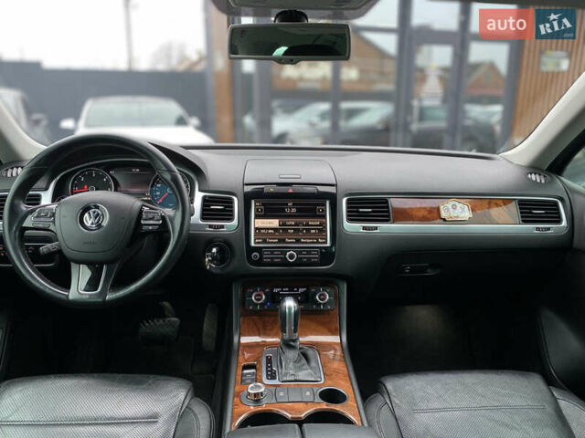 Серый Фольксваген Туарег, объемом двигателя 2.97 л и пробегом 311 тыс. км за 17300 $, фото 73 на Automoto.ua