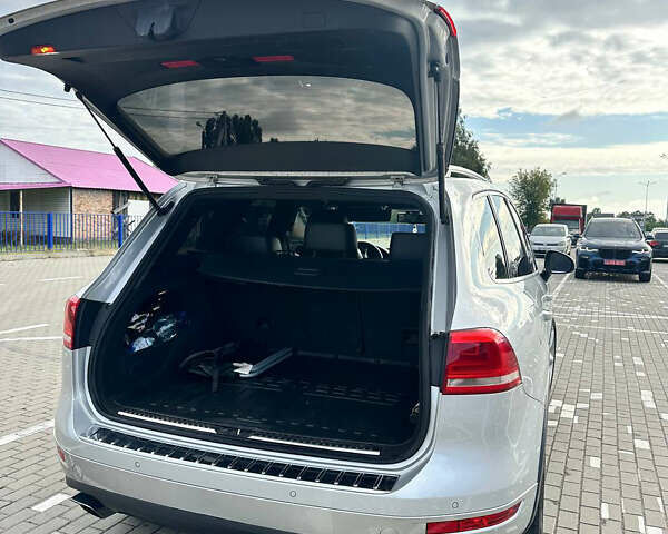 Фольксваген Туарег 2010 в Ковель на Automoto.ua Серый Фольксваген Туарег, объемом двигателя 2.97 л и пробегом 340 тыс. км за 19599 $, фото 12 на Automoto.ua