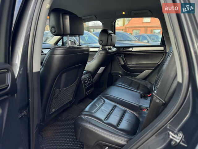 Сірий Фольксваген Туарег, об'ємом двигуна 3 л та пробігом 218 тис. км за 15700 $, фото 24 на Automoto.ua
