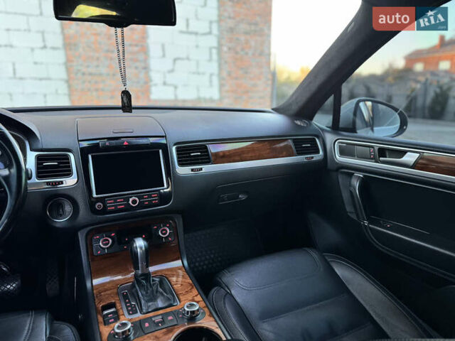 Фольксваген Туарег 2010 в Хмельницком на Automoto.ua Серый Фольксваген Туарег, объемом двигателя 2.97 л и пробегом 317 тыс. км за 15500 $, фото 65 на Automoto.ua