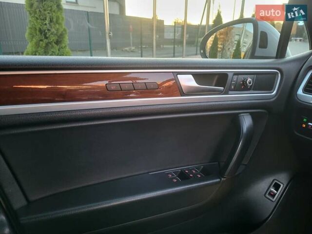 Серый Фольксваген Туарег, объемом двигателя 3 л и пробегом 310 тыс. км за 18500 $, фото 30 на Automoto.ua