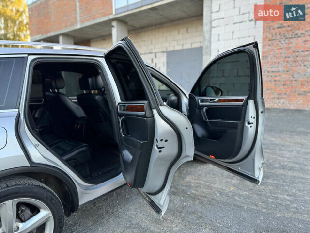 Фольксваген Туарег 2010 в Хмельницком на Automoto.ua Серый Фольксваген Туарег, объемом двигателя 2.97 л и пробегом 317 тыс. км за 15500 $, фото 68 на Automoto.ua