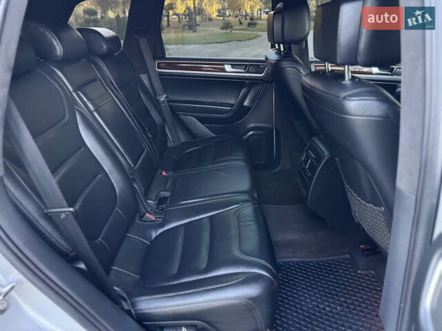 Фольксваген Туарег 2010 в Хмельницком на Automoto.ua Серый Фольксваген Туарег, объемом двигателя 2.97 л и пробегом 317 тыс. км за 15500 $, фото 79 на Automoto.ua