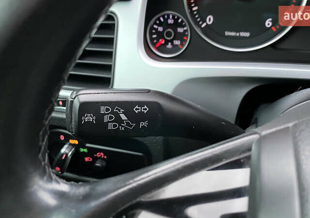 Серый Фольксваген Туарег, объемом двигателя 2.97 л и пробегом 311 тыс. км за 17300 $, фото 101 на Automoto.ua