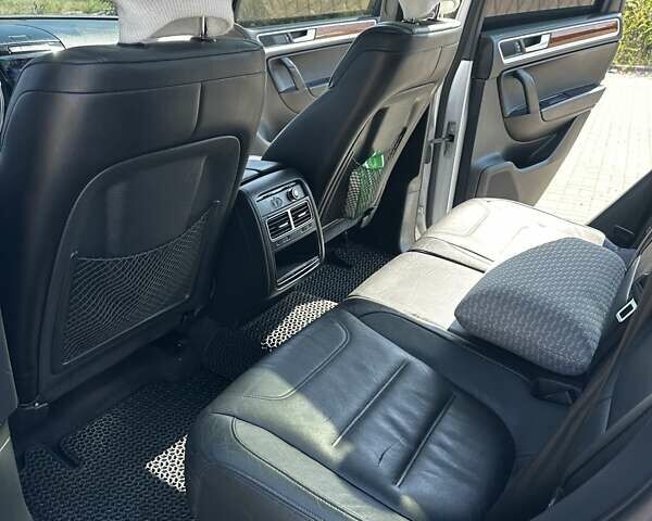 Фольксваген Туарег 2010 в Краматорске на Automoto.ua Серый Фольксваген Туарег, объемом двигателя 3 л и пробегом 310 тыс. км за 18000 $, фото 13 на Automoto.ua