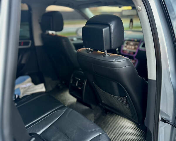 Сірий Фольксваген Туарег, об'ємом двигуна 2.97 л та пробігом 269 тис. км за 16500 $, фото 15 на Automoto.ua