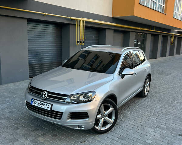 Серый Фольксваген Туарег, объемом двигателя 3 л и пробегом 317 тыс. км за 16499 $, фото 3 на Automoto.ua