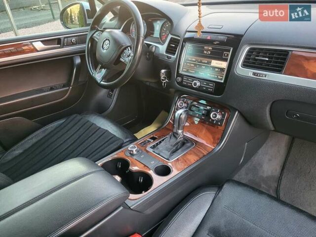 Серый Фольксваген Туарег, объемом двигателя 3 л и пробегом 310 тыс. км за 18500 $, фото 36 на Automoto.ua