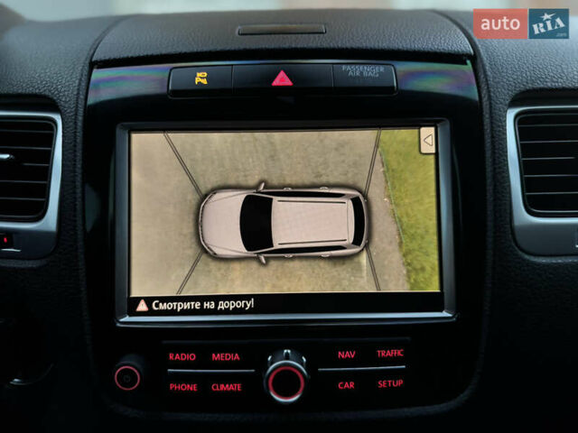 Фольксваген Туарег 2010 в Хмельницком на Automoto.ua Серый Фольксваген Туарег, объемом двигателя 2.97 л и пробегом 317 тыс. км за 15500 $, фото 49 на Automoto.ua