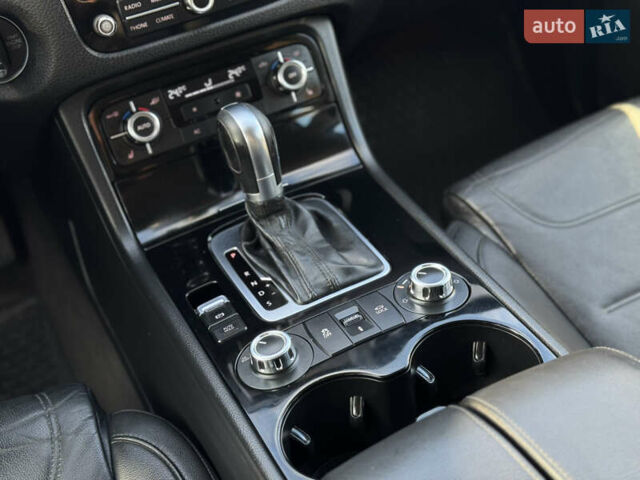 Сірий Фольксваген Туарег, об'ємом двигуна 3 л та пробігом 218 тис. км за 15700 $, фото 16 на Automoto.ua