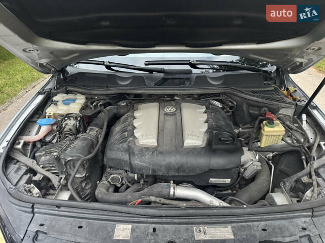 Серый Фольксваген Туарег, объемом двигателя 2.97 л и пробегом 360 тыс. км за 15300 $, фото 27 на Automoto.ua