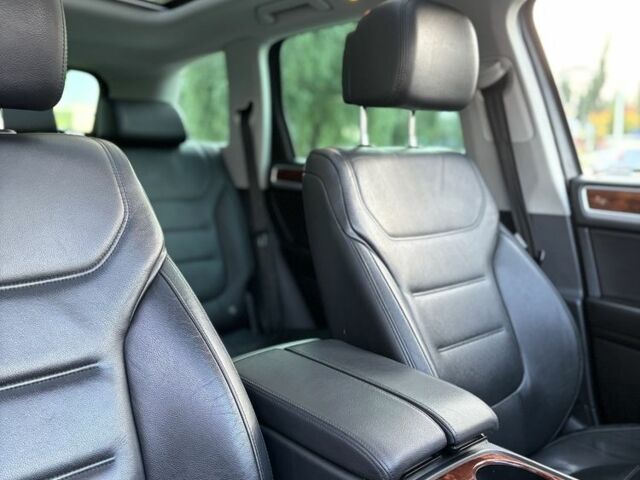 Сірий Фольксваген Туарег, об'ємом двигуна 3 л та пробігом 222 тис. км за 17000 $, фото 8 на Automoto.ua