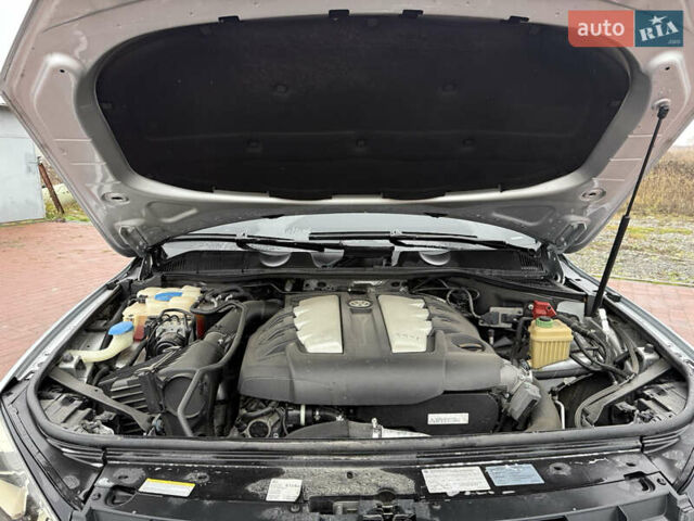 Серый Фольксваген Туарег, объемом двигателя 2.97 л и пробегом 210 тыс. км за 17499 $, фото 31 на Automoto.ua