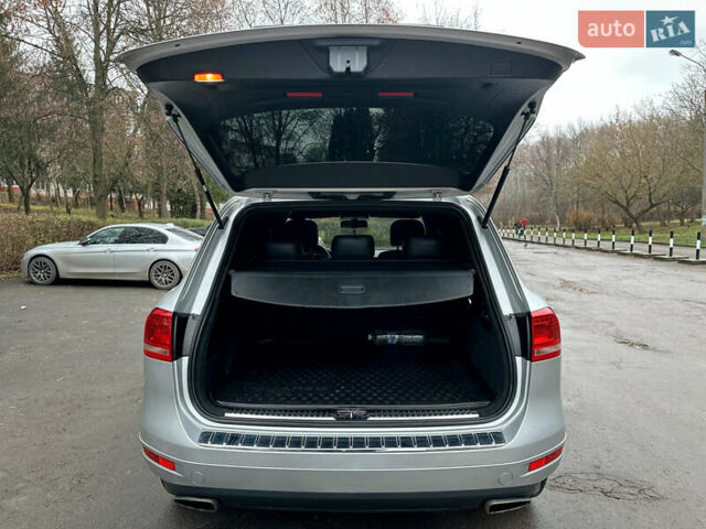 Сірий Фольксваген Туарег, об'ємом двигуна 2.97 л та пробігом 318 тис. км за 17600 $, фото 23 на Automoto.ua