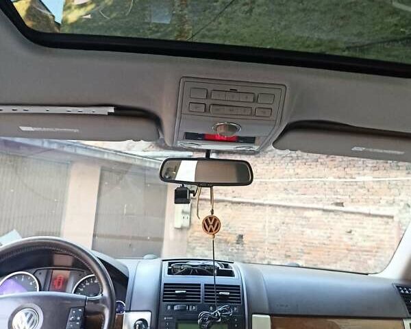 Серый Фольксваген Туарег, объемом двигателя 2.97 л и пробегом 301 тыс. км за 13500 $, фото 13 на Automoto.ua