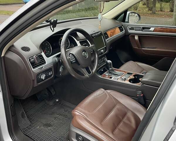 Сірий Фольксваген Туарег, об'ємом двигуна 2.97 л та пробігом 288 тис. км за 17900 $, фото 6 на Automoto.ua