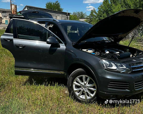 Сірий Фольксваген Туарег, об'ємом двигуна 2.97 л та пробігом 240 тис. км за 18000 $, фото 1 на Automoto.ua