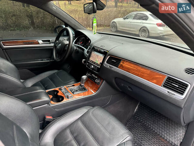 Сірий Фольксваген Туарег, об'ємом двигуна 2.97 л та пробігом 318 тис. км за 17600 $, фото 18 на Automoto.ua