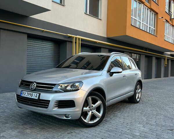 Серый Фольксваген Туарег, объемом двигателя 3 л и пробегом 317 тыс. км за 16499 $, фото 5 на Automoto.ua