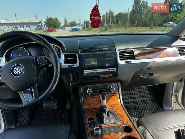 Фольксваген Туарег 2010 в Краматорске на Automoto.ua Серый Фольксваген Туарег, объемом двигателя 3 л и пробегом 310 тыс. км за 18000 $, фото 16 на Automoto.ua