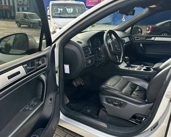 Фольксваген Туарег 2010 в Ковель на Automoto.ua Серый Фольксваген Туарег, объемом двигателя 2.97 л и пробегом 340 тыс. км за 19599 $, фото 5 на Automoto.ua