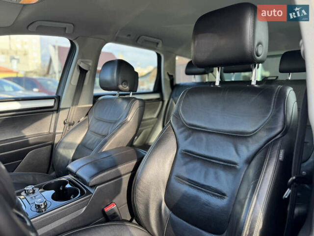 Сірий Фольксваген Туарег, об'ємом двигуна 3 л та пробігом 218 тис. км за 15700 $, фото 21 на Automoto.ua