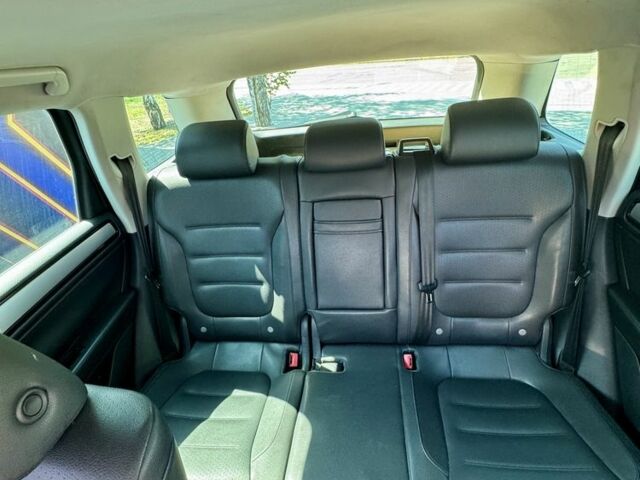 Серый Фольксваген Туарег, объемом двигателя 3 л и пробегом 460 тыс. км за 14300 $, фото 6 на Automoto.ua