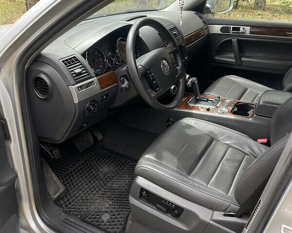 Фольксваген Туарег 2010 в Савране на Automoto.ua Серый Фольксваген Туарег, объемом двигателя 2.97 л и пробегом 210 тыс. км за 13600 $, фото 9 на Automoto.ua