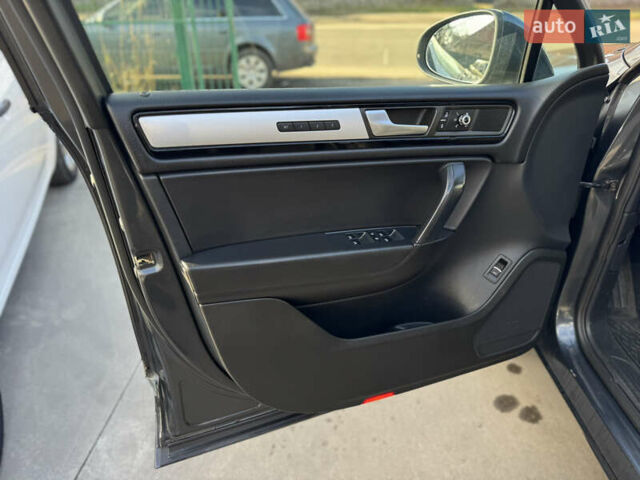 Сірий Фольксваген Туарег, об'ємом двигуна 3 л та пробігом 218 тис. км за 15700 $, фото 18 на Automoto.ua