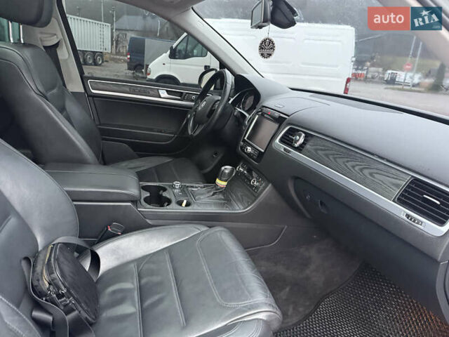 Серый Фольксваген Туарег, объемом двигателя 2.97 л и пробегом 210 тыс. км за 17499 $, фото 27 на Automoto.ua