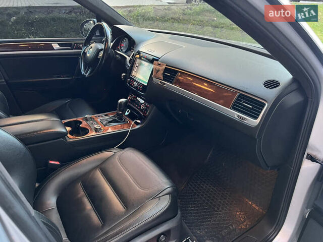 Серый Фольксваген Туарег, объемом двигателя 3 л и пробегом 317 тыс. км за 16499 $, фото 37 на Automoto.ua